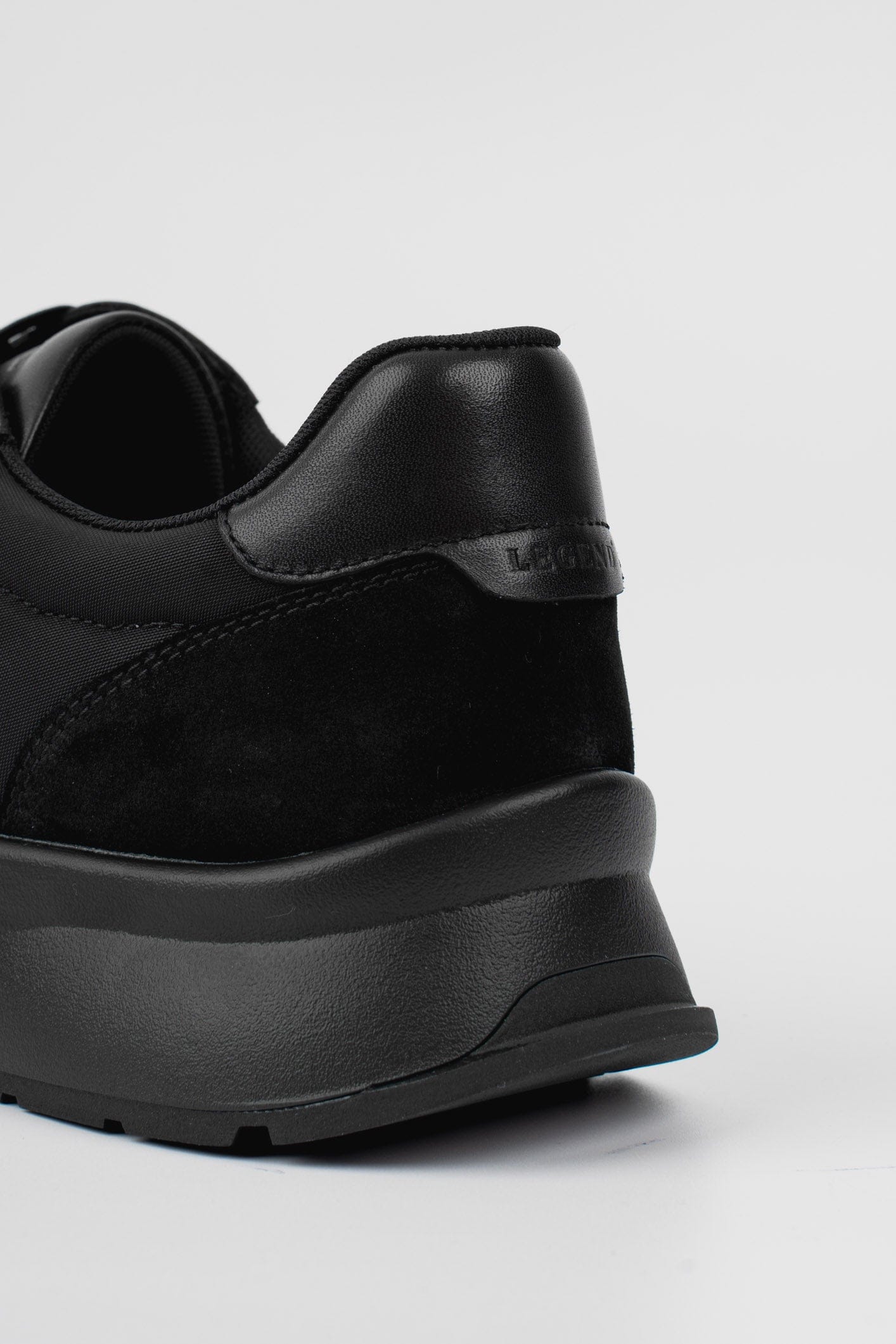 FORMA RUNNER - BLACK