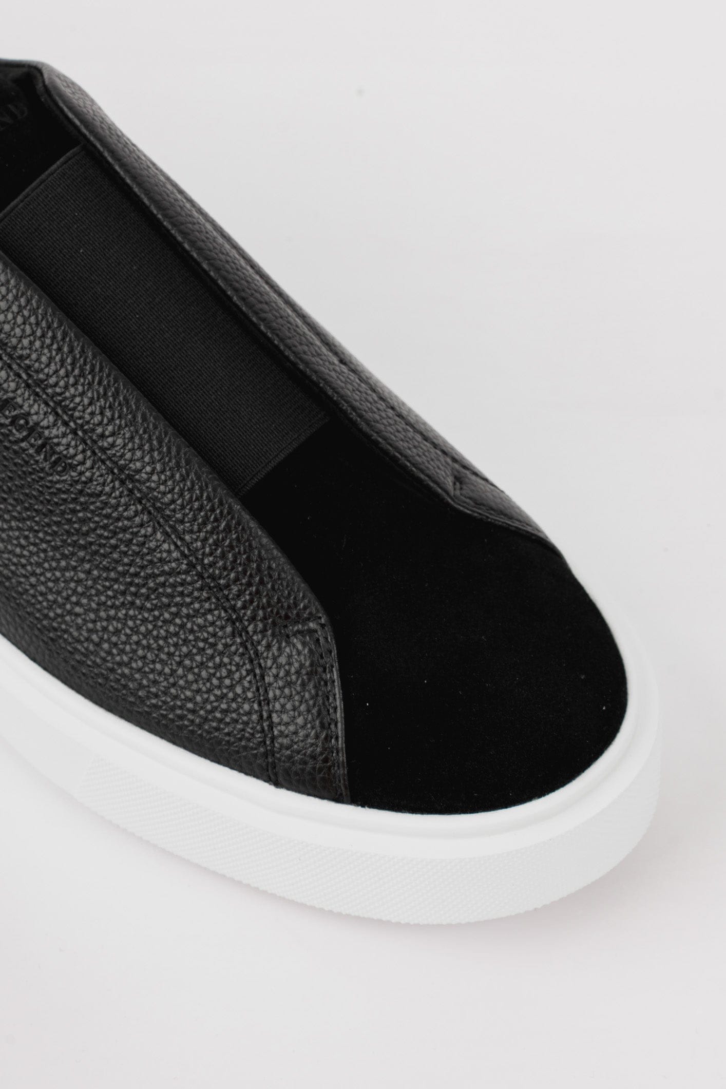 VELORA TRAINER - BLACK