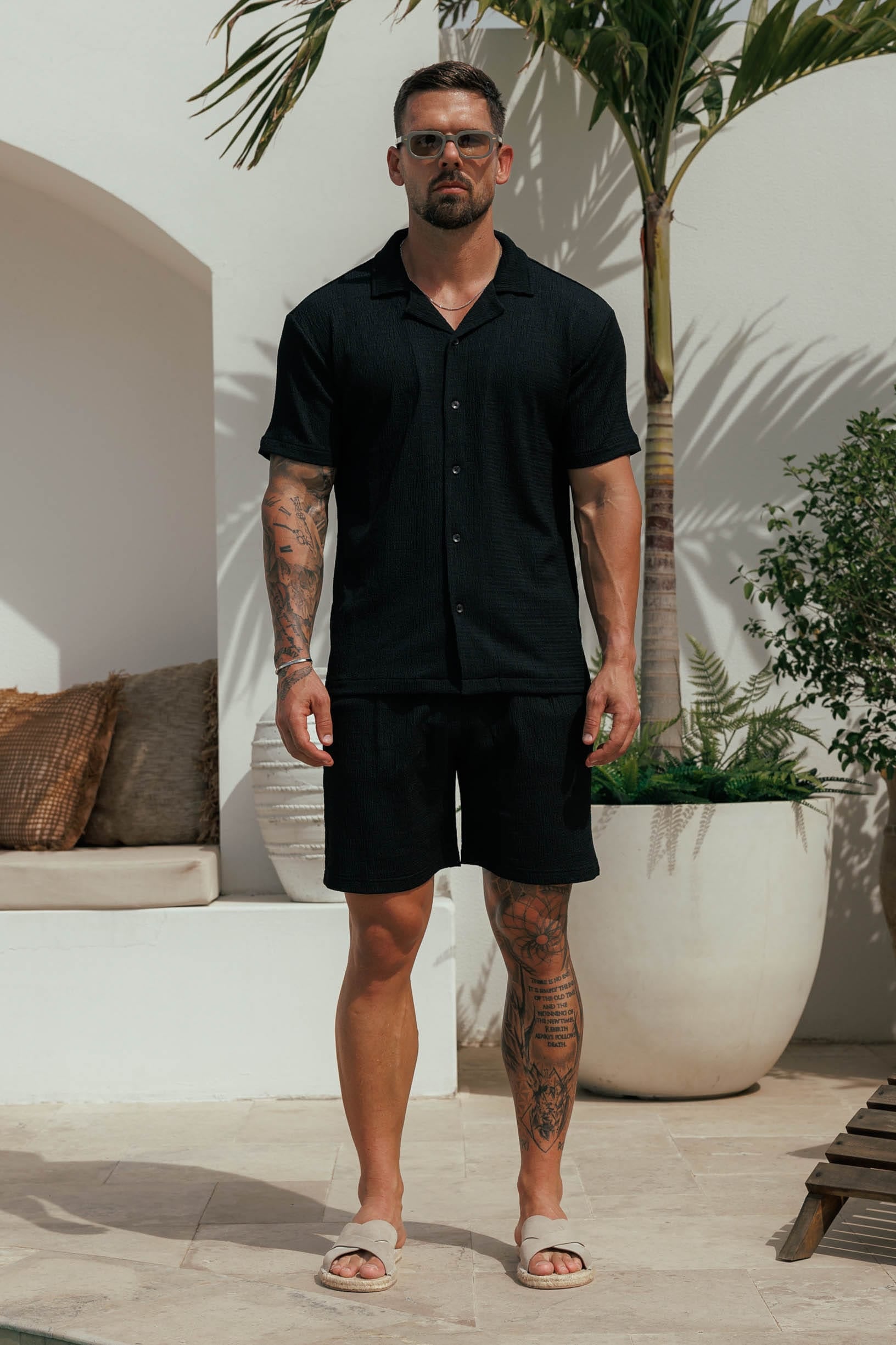 TEXTURED SHORTS - BLACK