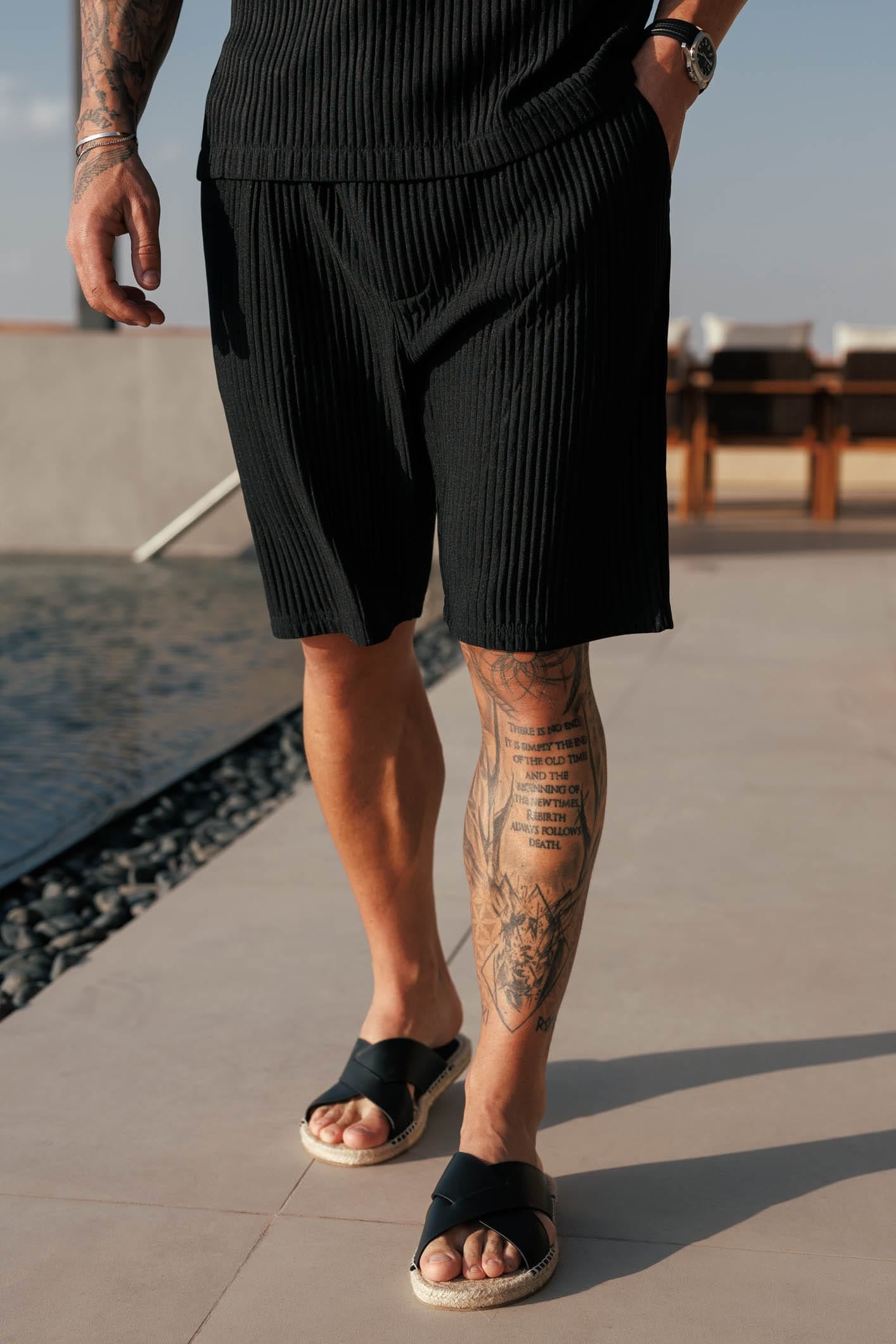 PLEATED SHORTS - BLACK