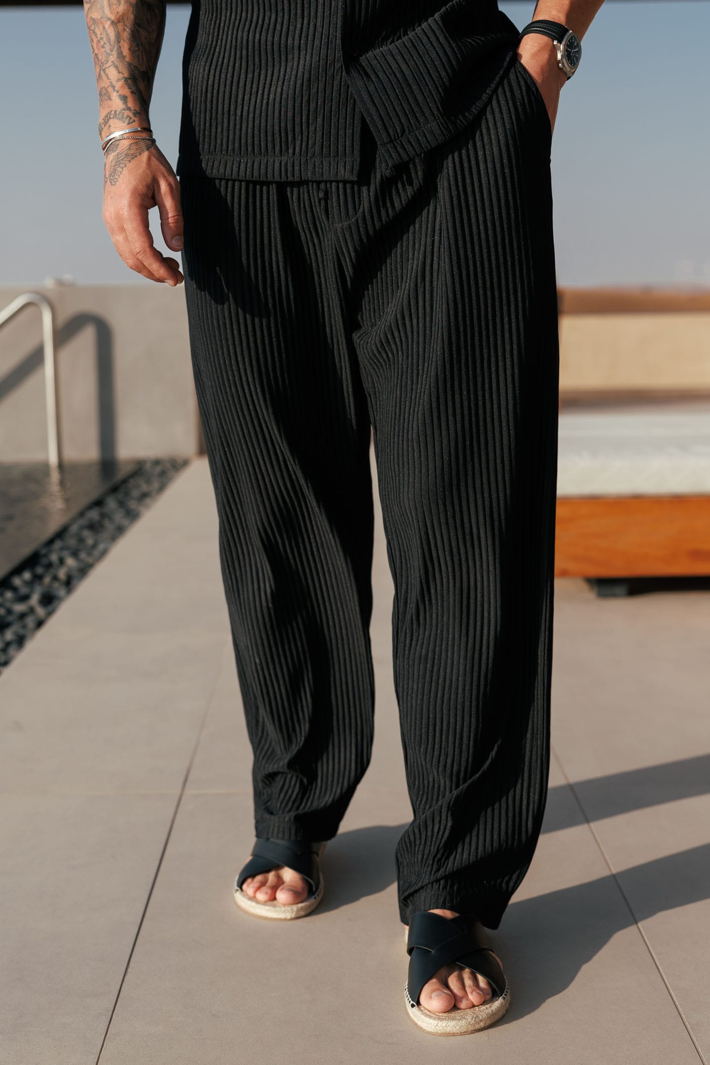 PLEATED TROUSER - BLACK