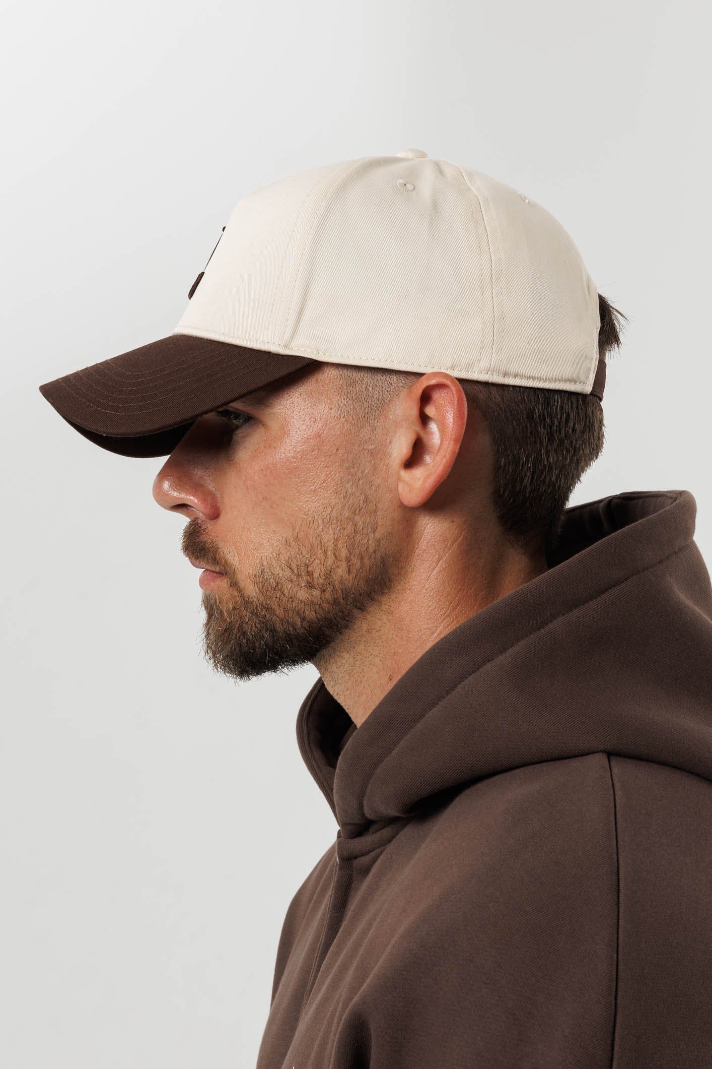 LEGEND INITIAL LOGO CAP - BROWN