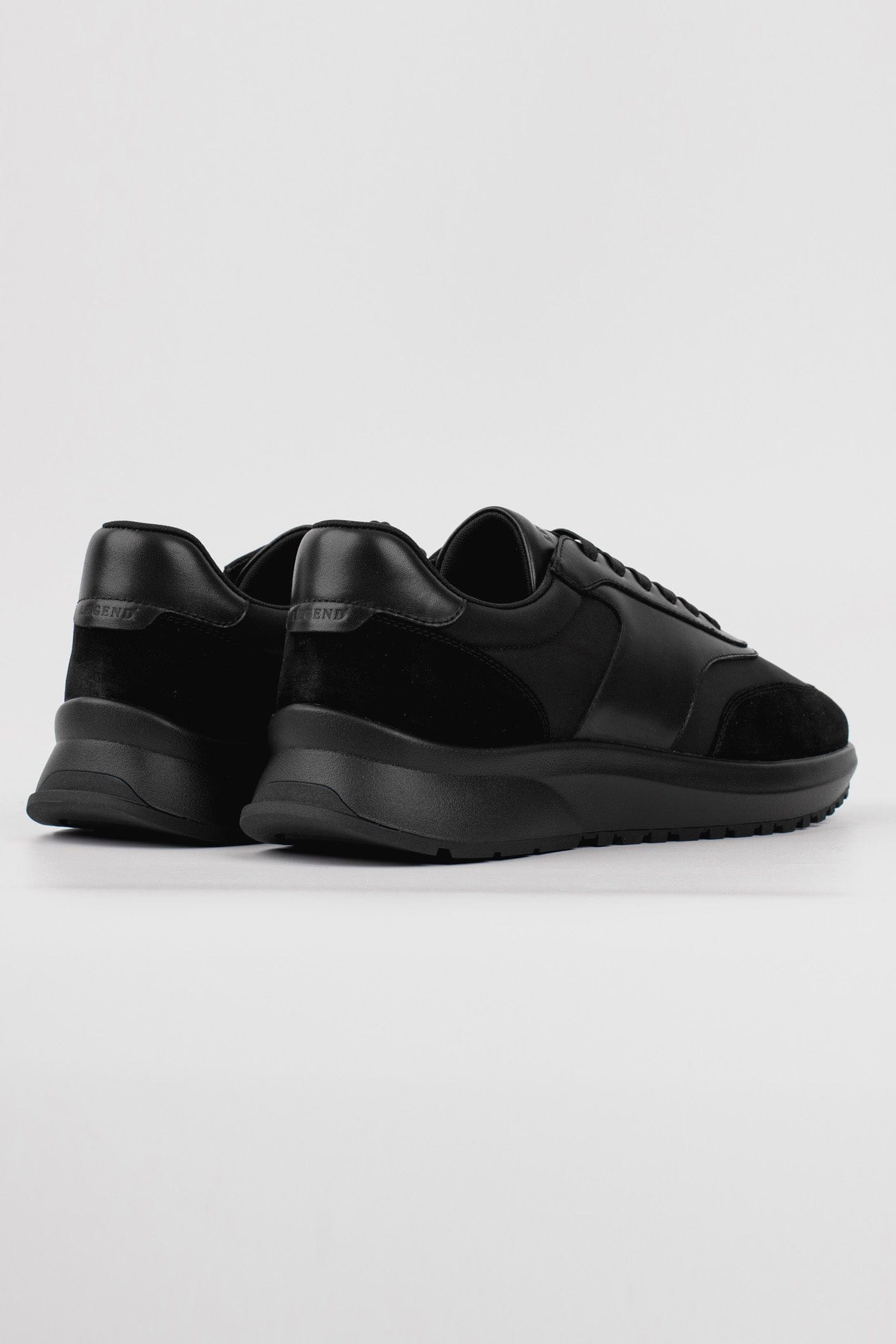 FORMA RUNNER - BLACK