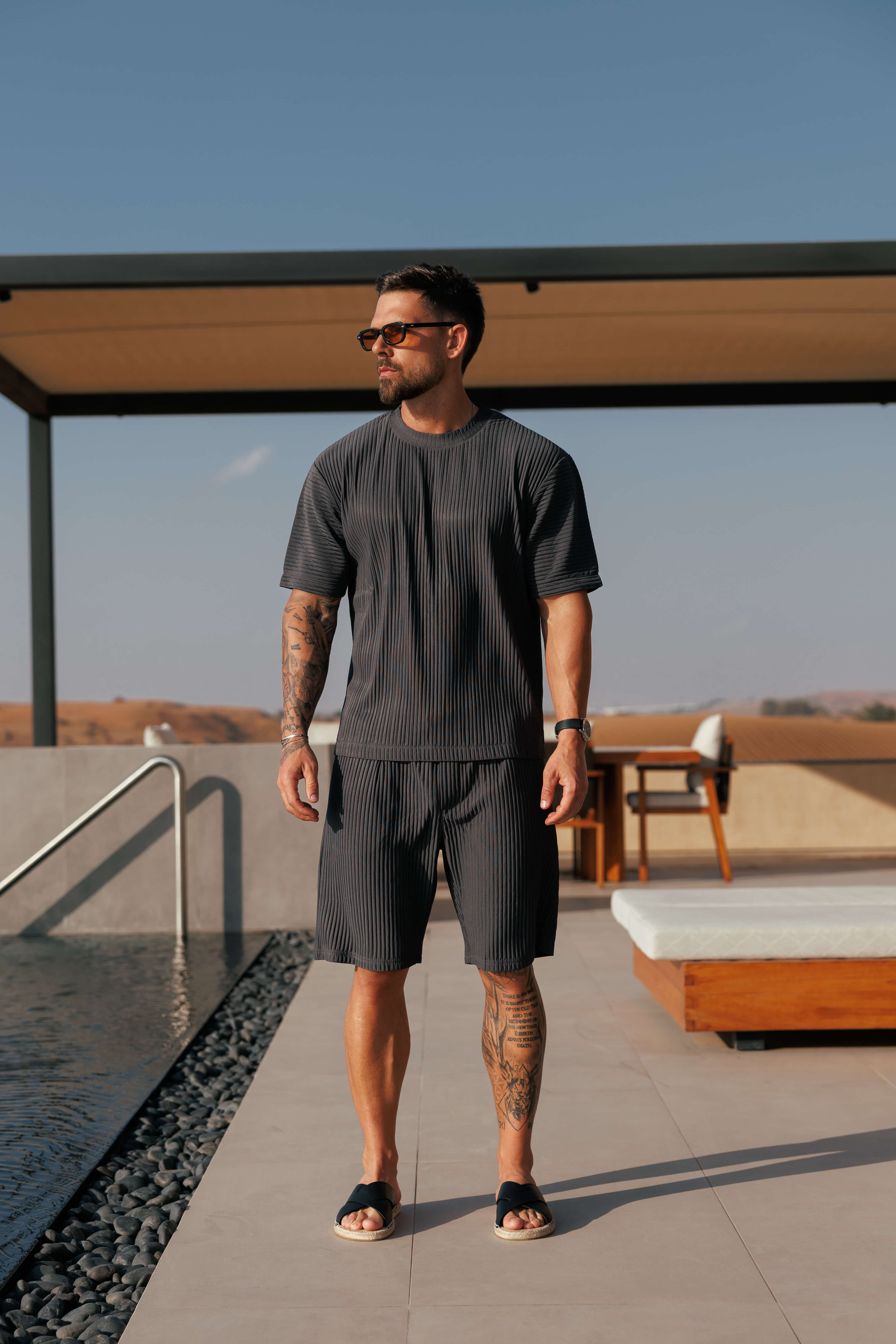 PLEATED SHORTS - GREY