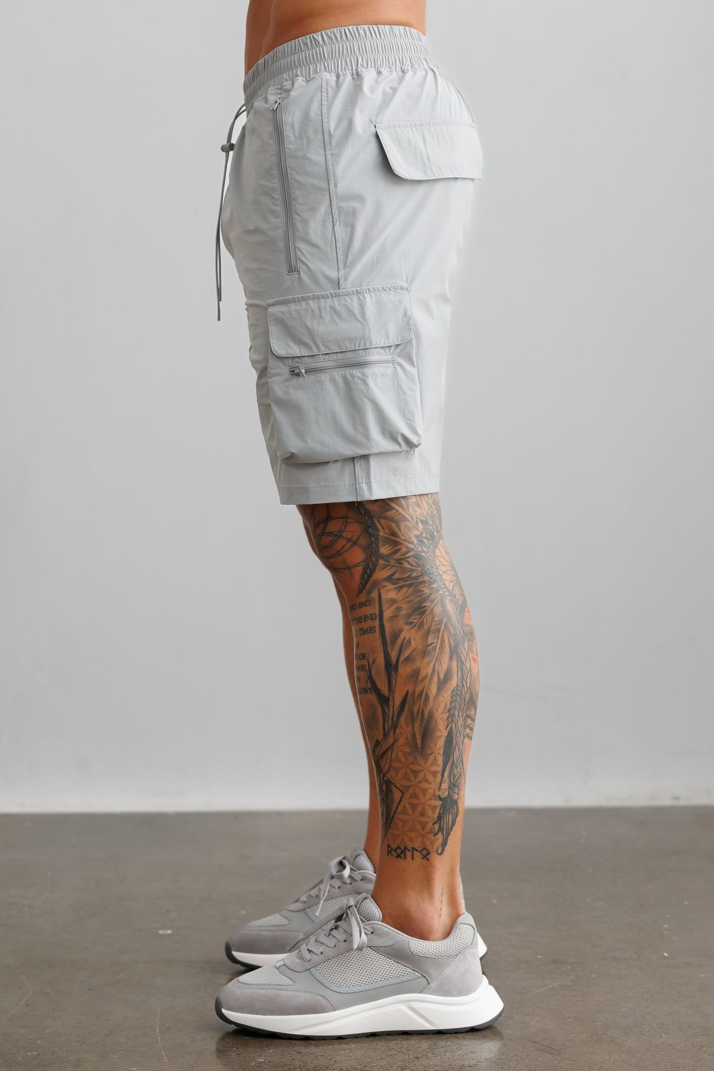 TECHNICAL CARGO SHORTS - LIGHT GREY