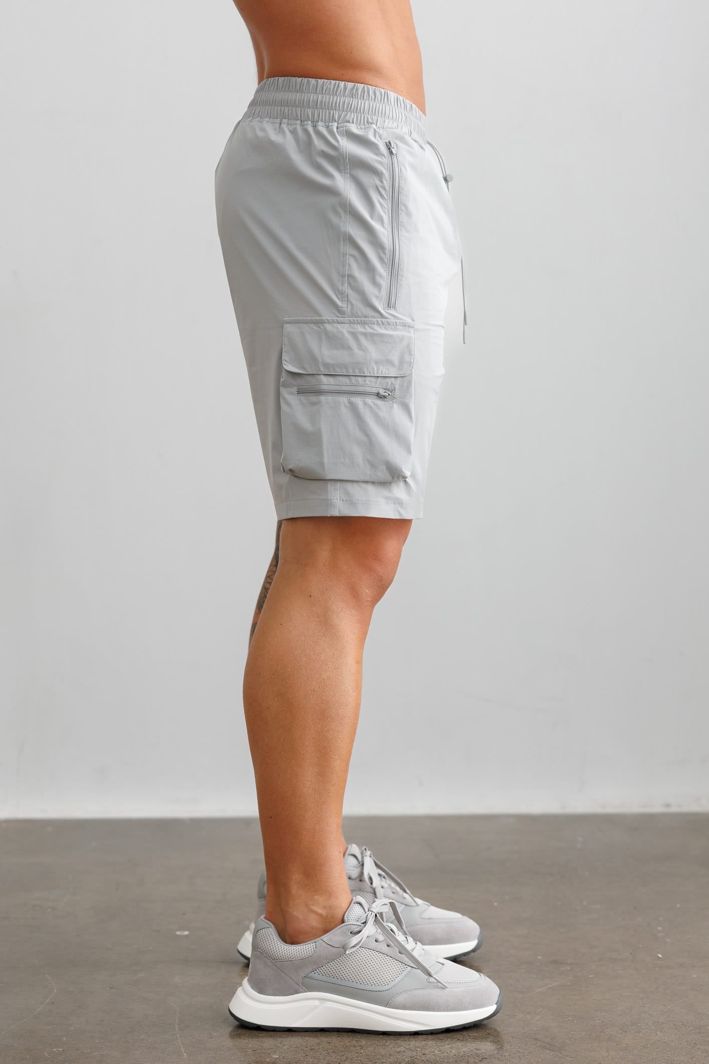 TECHNICAL CARGO SHORTS - LIGHT GREY