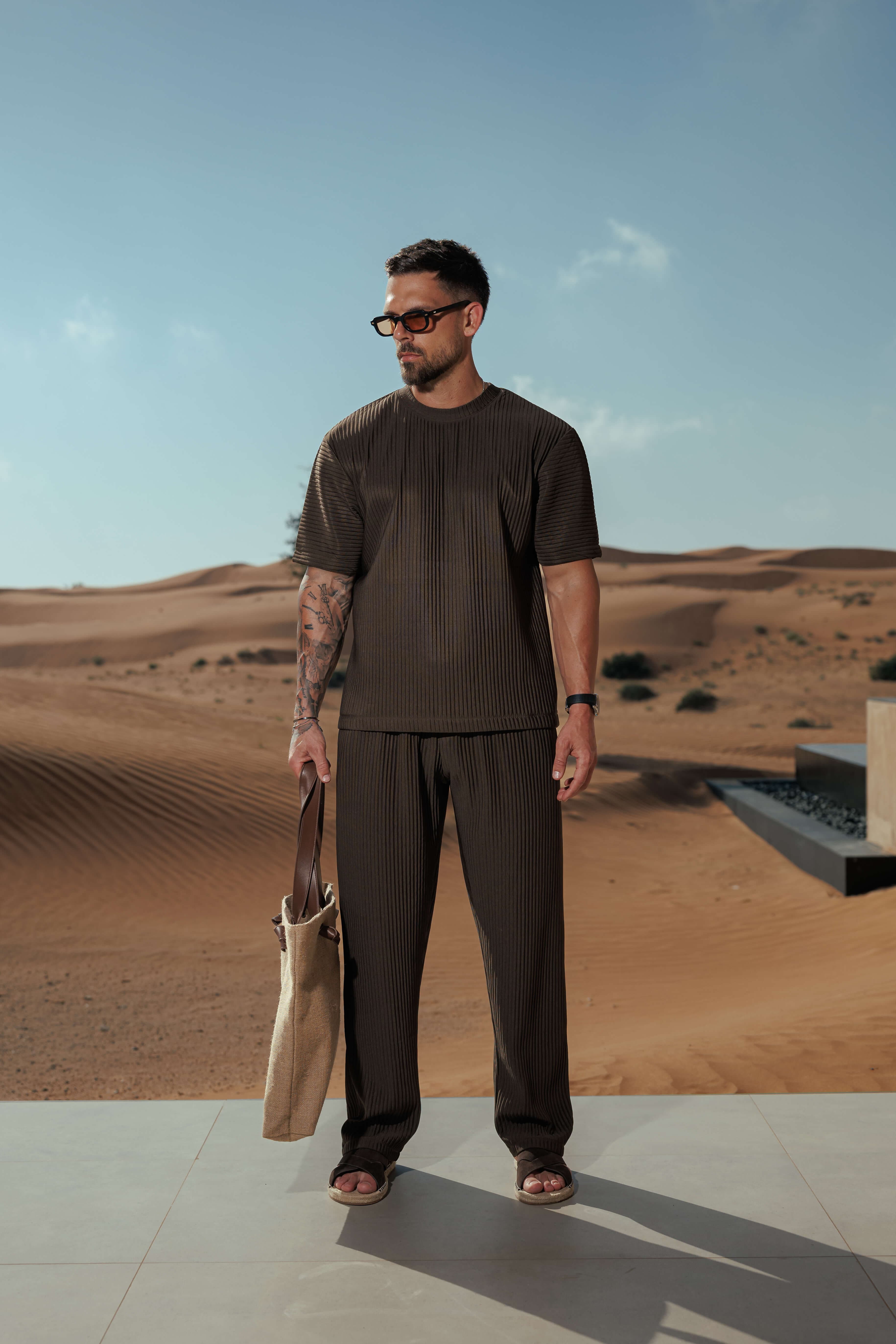 PLEATED T-SHIRT - BROWN