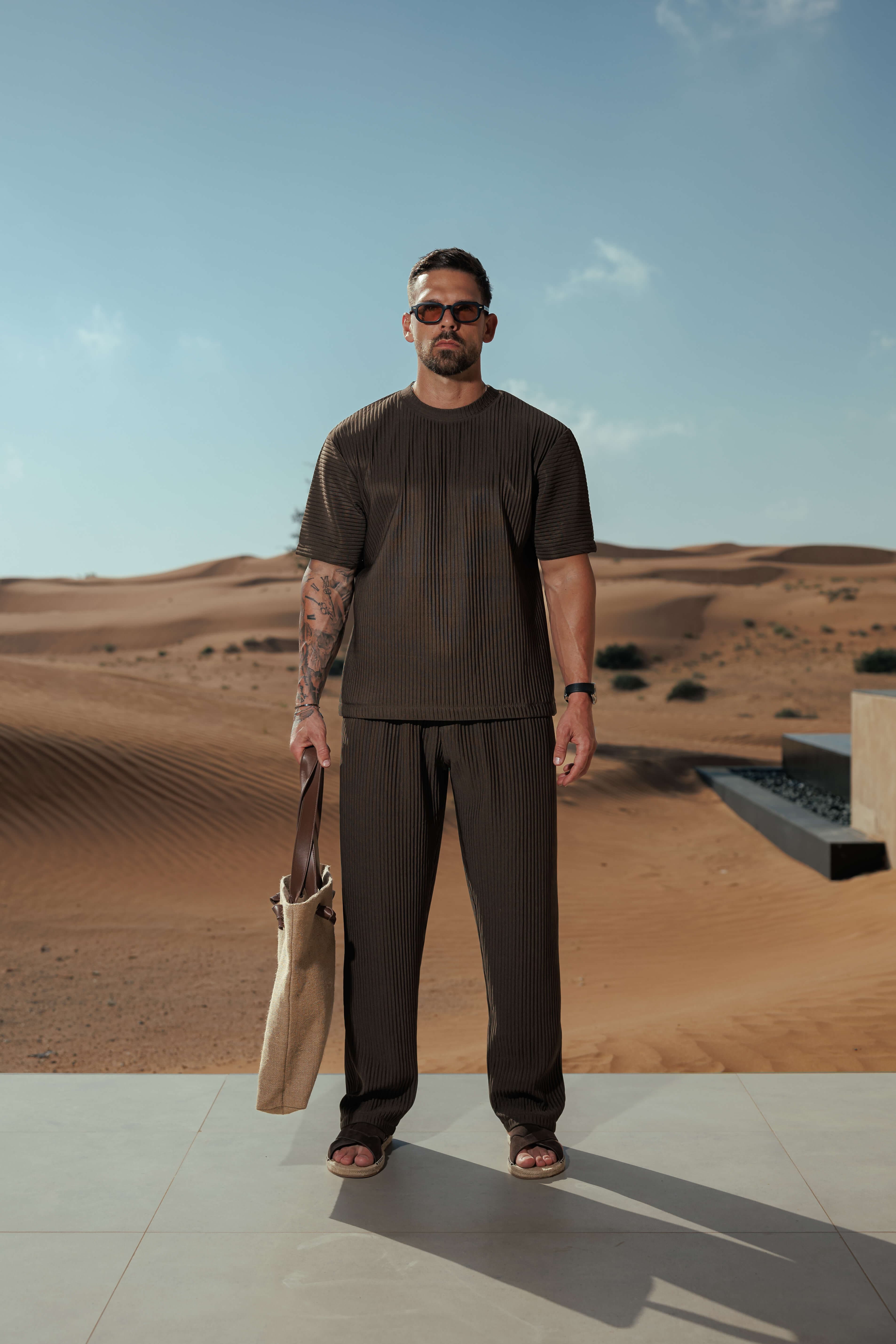 PLEATED T-SHIRT - BROWN