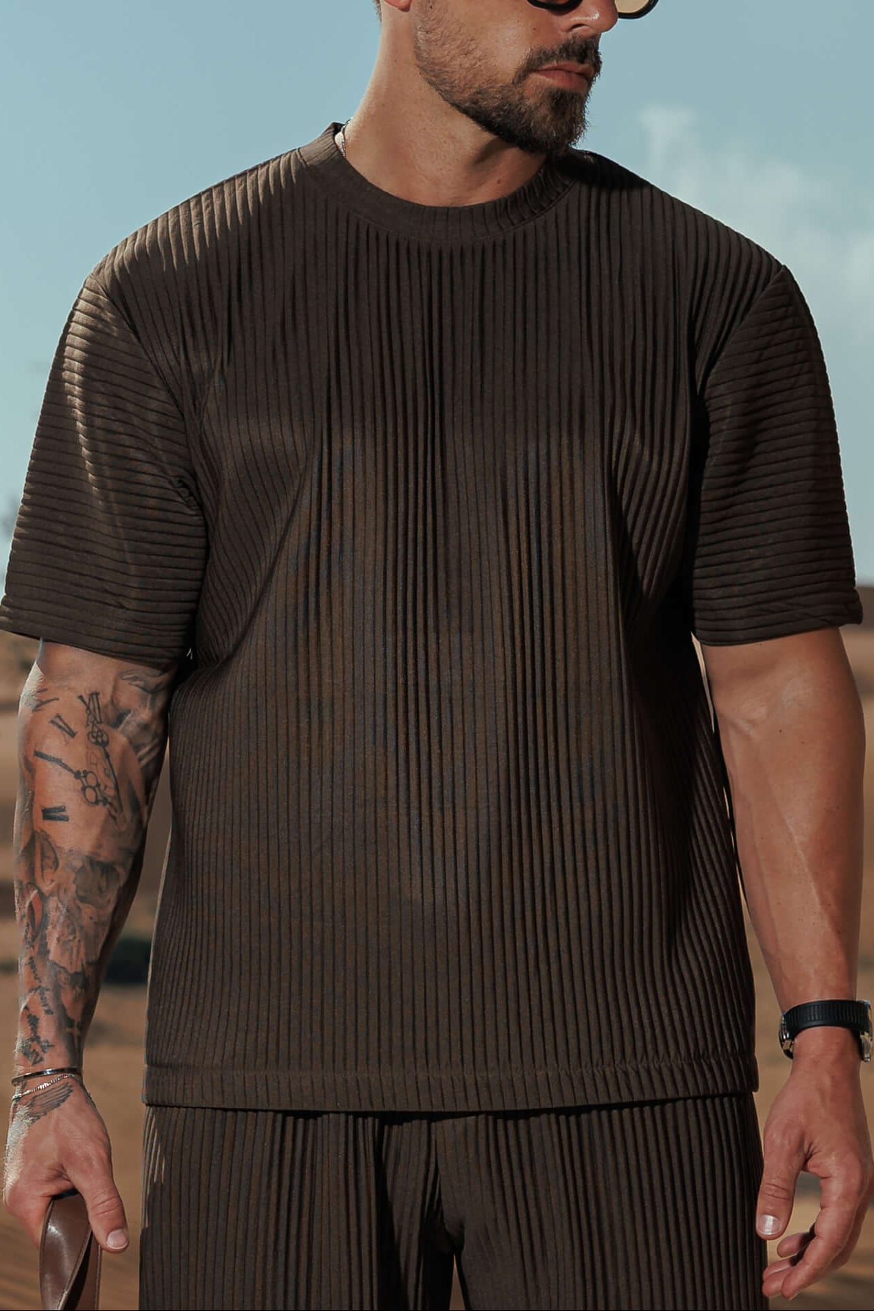 PLEATED T-SHIRT - BROWN